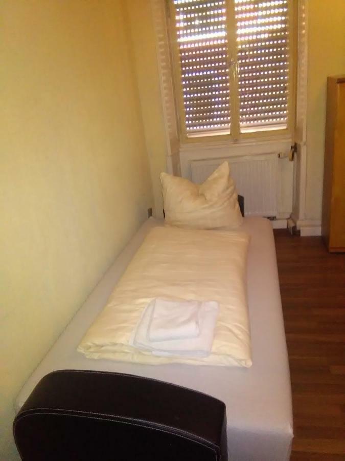 Zimmer In Kaiserslautern Exterior photo